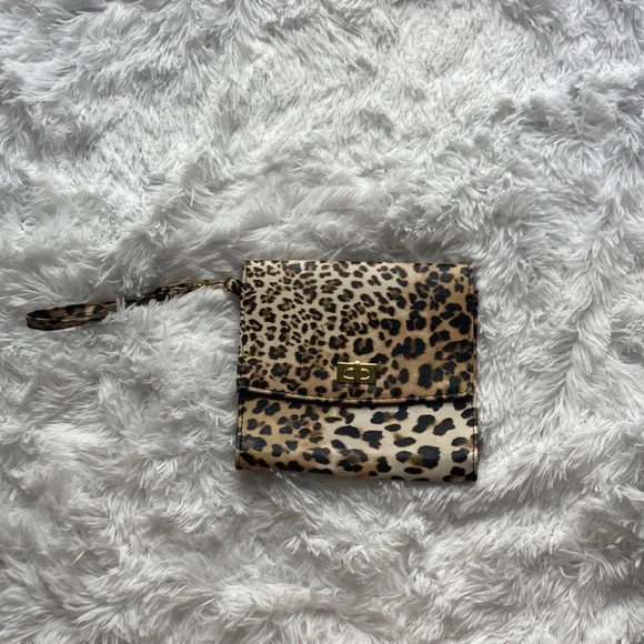 Leopard wristlet! - Picture 2 of 5